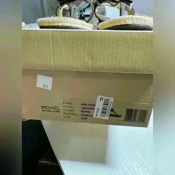 Michael kors sandals Size 7.5 - Picture 8 of 8